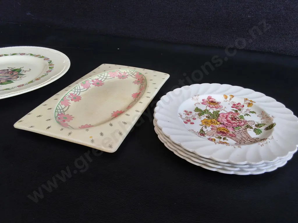 VINTAGE CLARICE CLIFF CERAMIC PLATES, 1930S ART DECO, INCLUDING SET OF 4 SIDE PLATES, WIDEST DIA 23 CM Image 1++