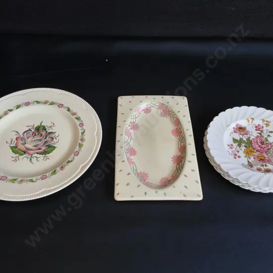 VINTAGE CLARICE CLIFF CERAMIC PLATES, 1930S ART DECO, INCLUDING SET OF 4 SIDE PLATES, WIDEST DIA 23 CM