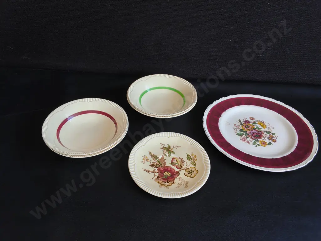 MIX OF VINTAGE CLARICE CLIFF POTTERY TABLEWARE, 6 PIECES, WIDEST DIA 23 CM Image 1++