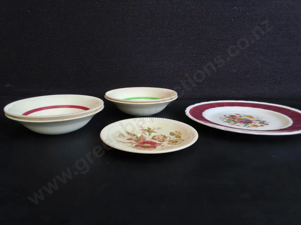 MIX OF VINTAGE CLARICE CLIFF POTTERY TABLEWARE, 6 PIECES, WIDEST DIA 23 CM Image 1++