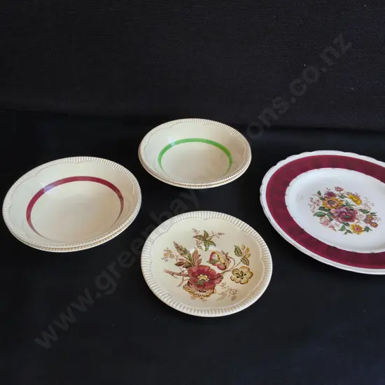 MIX OF VINTAGE CLARICE CLIFF POTTERY TABLEWARE, 6 PIECES, WIDEST DIA 23 CM