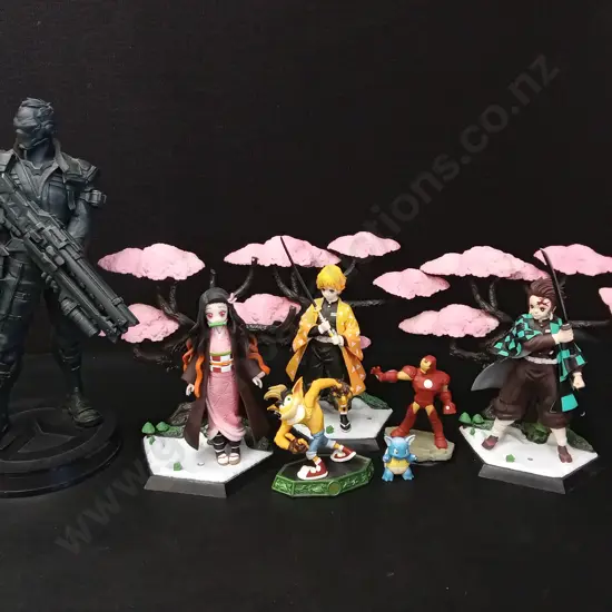 ASSORTED FIGURINES TALLEST H31CM