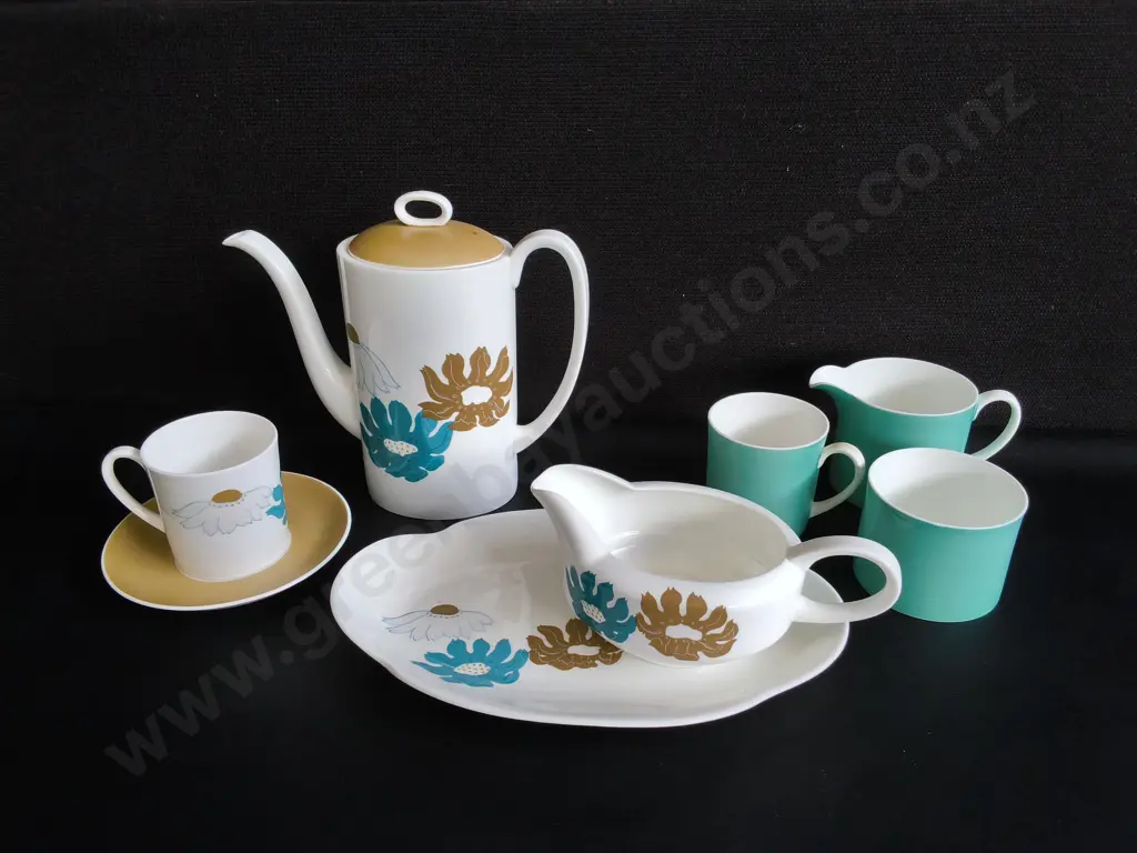 VINTAGE WEDGWOOD SUSIE COOPER "FLORIDA" SET, AND SUSIE COOPER "GAY STRIOES JADE" 3 PIECE SET, 8 PIECES, TALLEST H 21 CM Image 1++