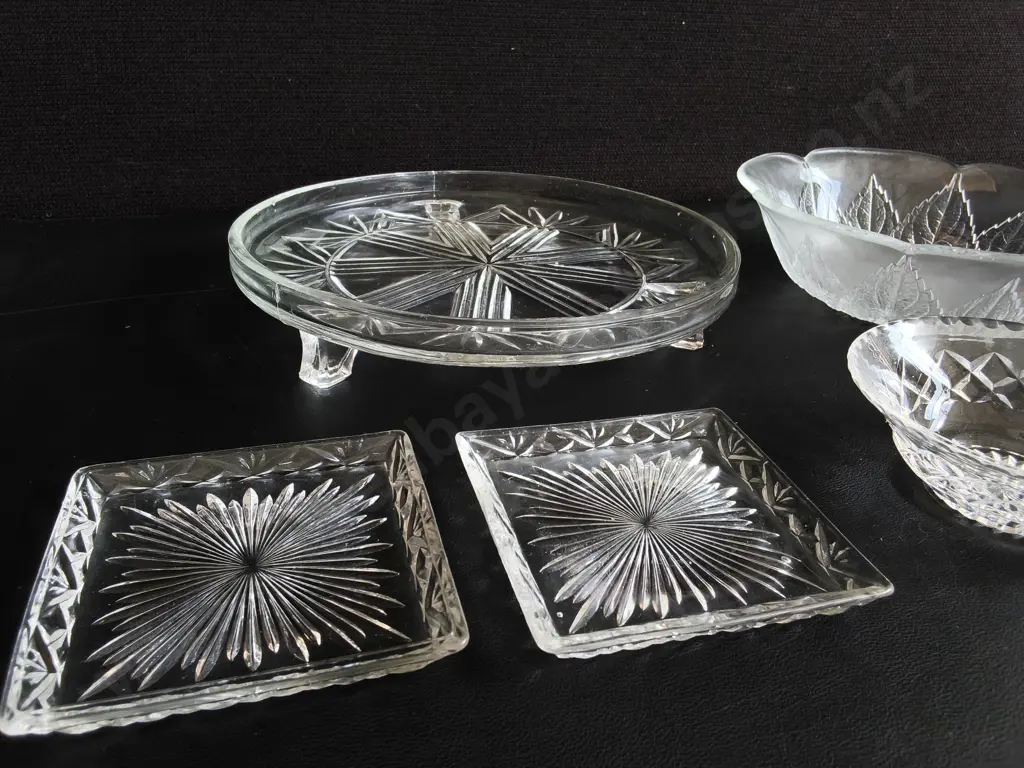MIS OF PRESS GLASSWARE, INCLUDING BOWLS, COASTERS, PEDESTAL DISH, WIDEST DIA 22 CM Image 1++