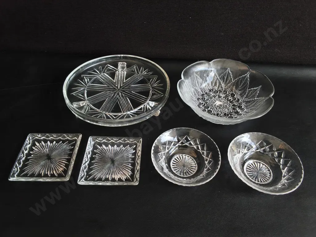 MIS OF PRESS GLASSWARE, INCLUDING BOWLS, COASTERS, PEDESTAL DISH, WIDEST DIA 22 CM Image 1++