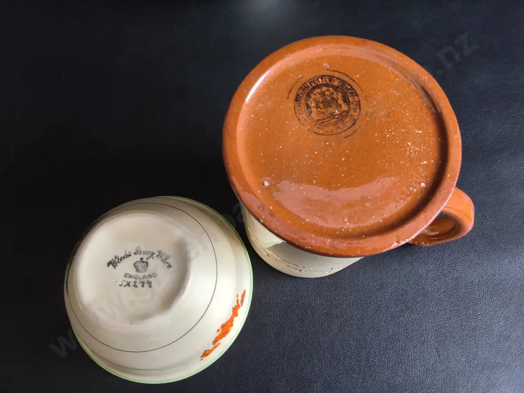 VINTAGE ENGLISH POTTERY, PAIR OF DARTMOUTH DEVON MOTTO WARE MUGS, AND WOODS IVORY WARE BOWL, TALLEST H 12 CM Image 1++