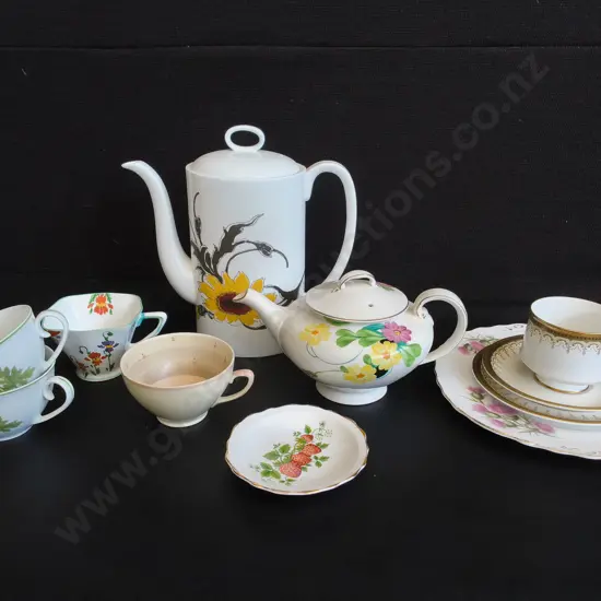 MIX OF VINTAGE CERAMIC TABLEWARE PIECES, 11 PIECES, TALLEST H 24 CM