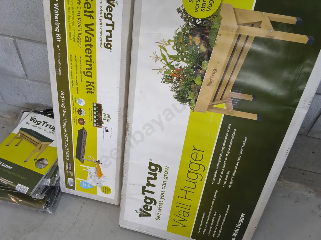 BRAND NEW WALL HUGGER, SELF WATERING KIT, AND 10 SMALL LINERS Image 1++