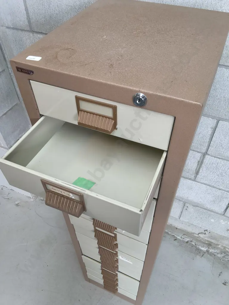 VINTAGE FILING CABINET, H 1.31 M X W 33 CM X D 38 CM Image 1++