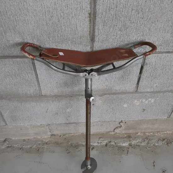 VINTAGE LEATHER SHOOTING STICK SEAT, TELESCOPIC