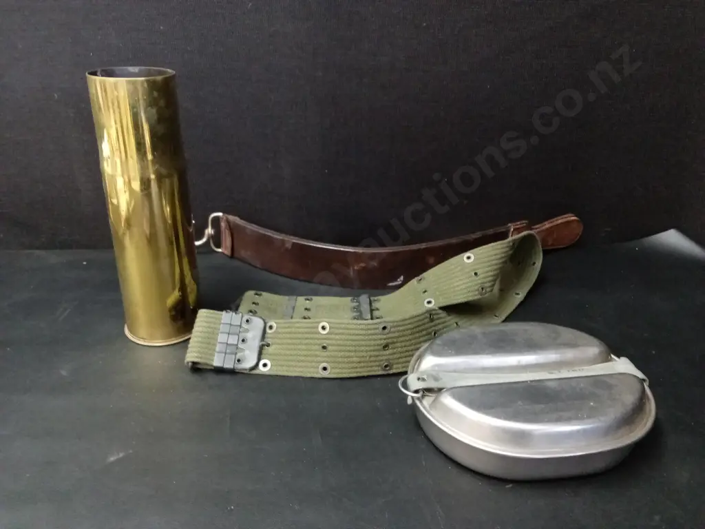 77MM ARTILLERY STEEL CASING DATED 1941, USA VIETNAM WAR BELT AND A WW2 USA MESS TIN Image 1++