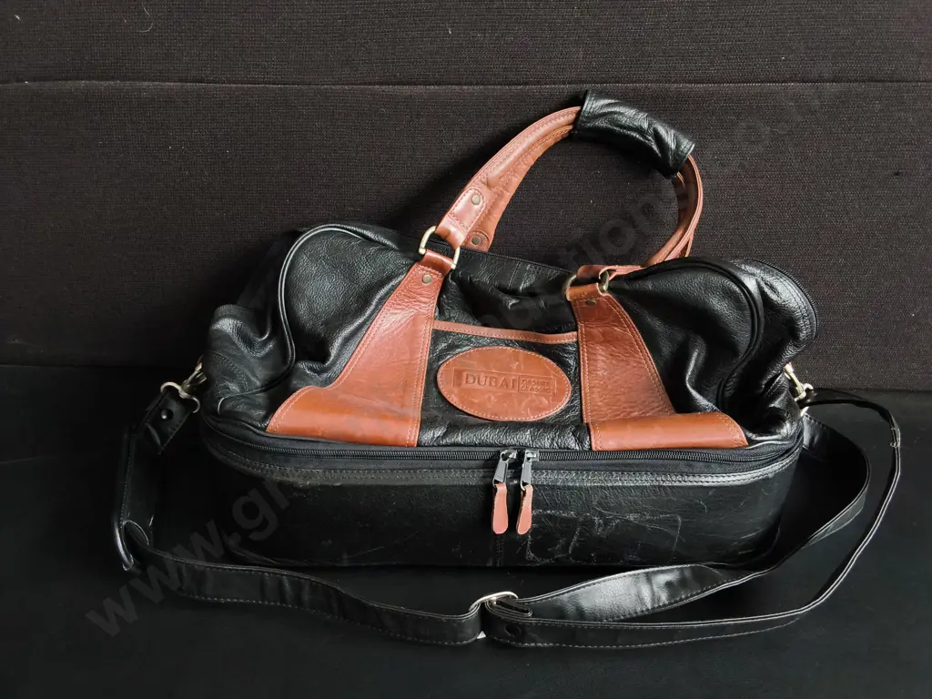 VINTAGE TWO TONE LEATHER DUFFEL BAG, W 44 CM APPROX Image 1++
