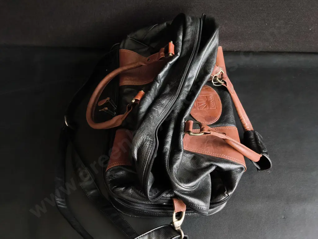 VINTAGE TWO TONE LEATHER DUFFEL BAG, W 44 CM APPROX Image 1++