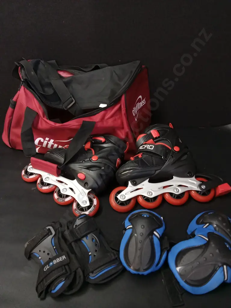 CITY FITNESS DUFFLE BAG, KIDS ROLLERBLADES SIZE 2-4 AND SAFETY PADDING Image 1++
