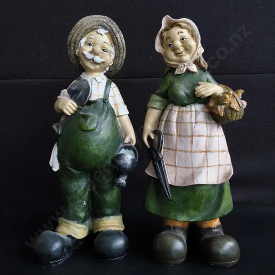 PAIR OF DECORATIVE GARDENER COUPLE FIGURINES, H 38 CM