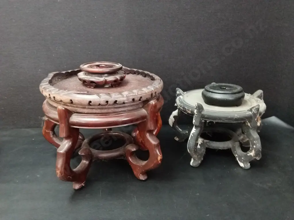 MIX OF VINTAGE CHINESE CARVED WOODEN DISPLAY STANDS LARGEST H 25 CM Image 1++