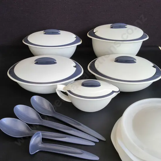 SET OF CLASSIC TUPPERWARE ISI-DUO INSULATED SERVING BOWLS WITH SPOONS AND LIDS