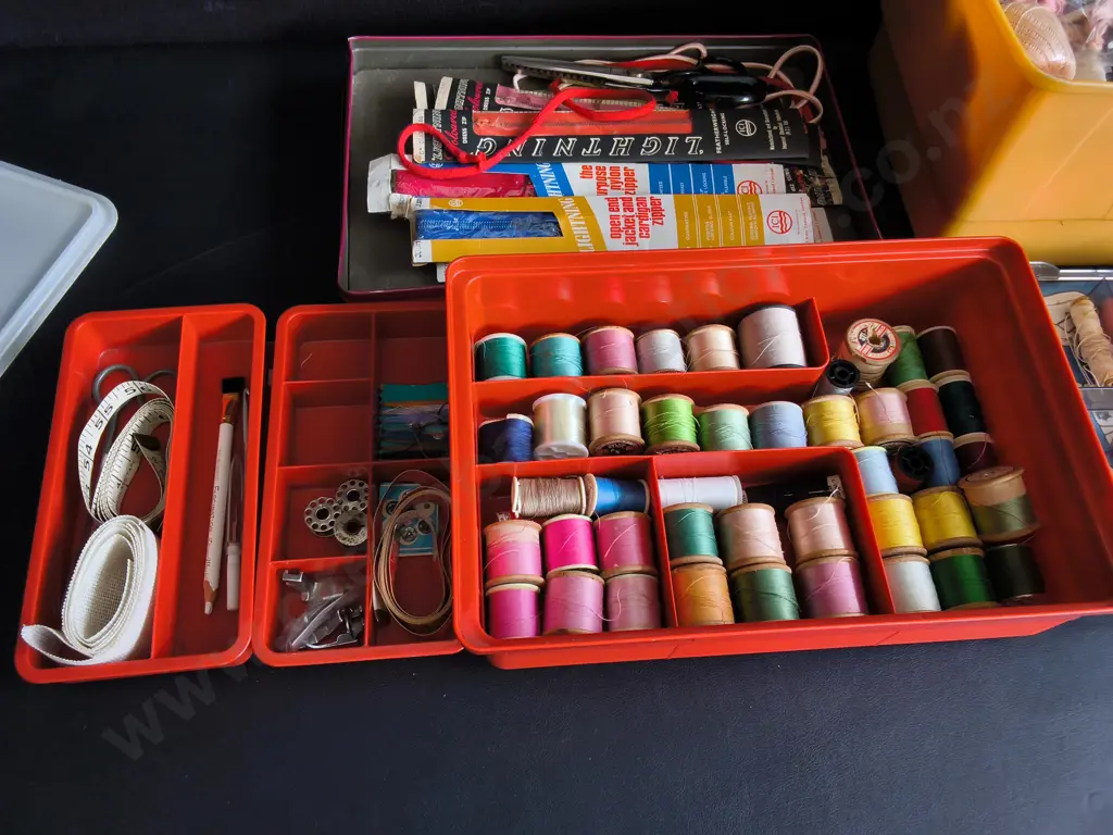 MIX OF SEWING ITEMS Image 1++