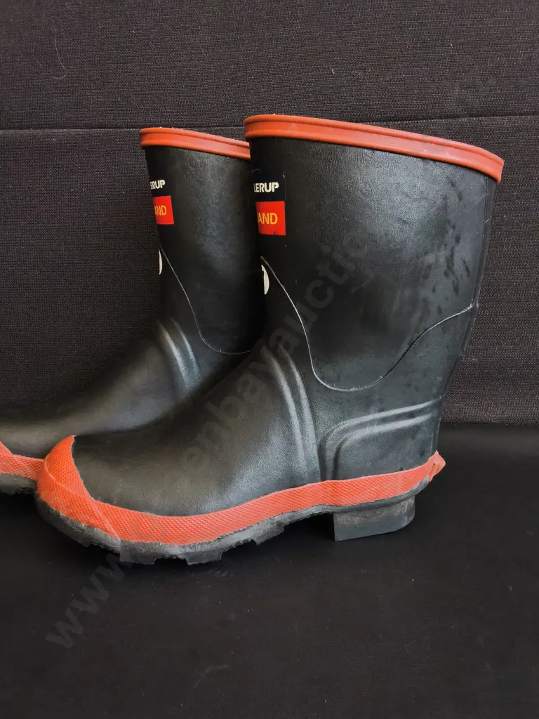 PAIROF SKELLERUP GUMBOOTS, SIZE WOMENS 8 Image 1++