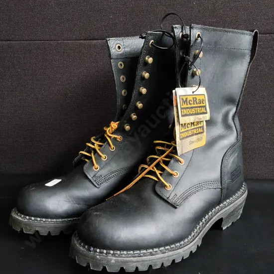 BRAND NEW PAR OF INDUSTRIAL BOOTS, SIZE 10 M