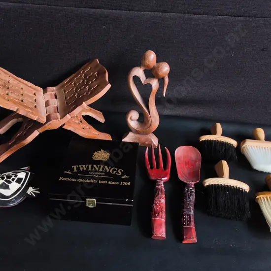 MIX OF WOODEN ITEMS, BOOK STAND, TWINNINGS BOX, SHOE BRUSHES, ETC