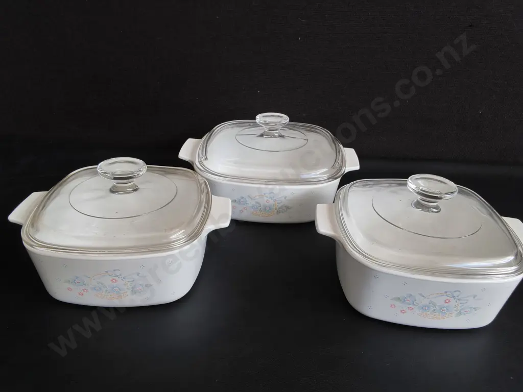 SET OF 3 VINTAGE CORNING WARE COUNTRY CORNFLOWER BAKING DISHES WITH PYREX LIDS Image 1++