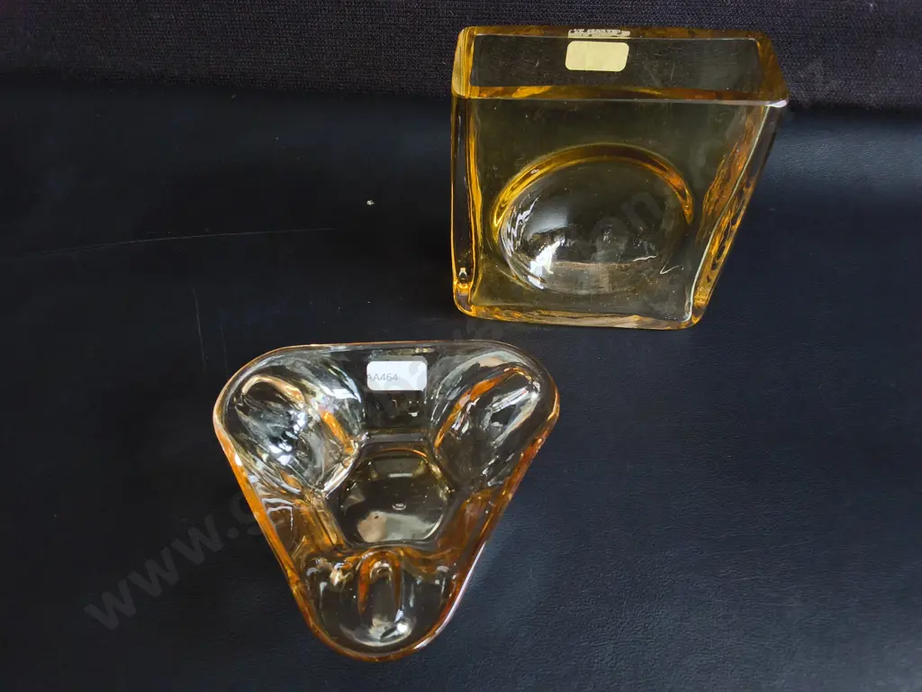 VINTAGE AMBER GLASS ASHTRAY AND SQUARE VASE, MID CENTURY MODERN, TALLEST H 13 CM Image 1++