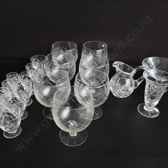 MIX OF VINTAGE STEMWARE AND GLASSWARE, TALLEST H 12 CM