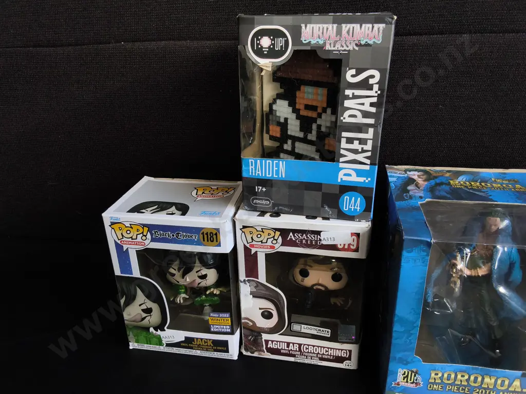 COLLECTION OF POP CULTURE FIGURES, INCLUDING FUNKO POP!, PIXEL PALS, AND ONE PIECE, BOXED Image 1++