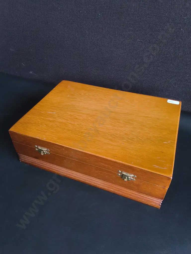 VINTAGE WOODEN COLLECTOR'S BOX WITH GLASS BOTTLE STOPPERS AND MIXED CURIOS, W 30 CM Image 1++