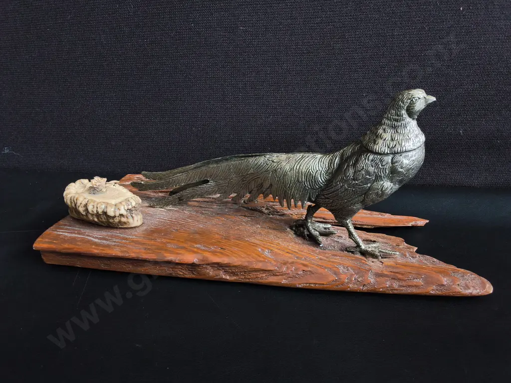 METAL BIRD FIGURINE MOUNTED ON TEXTURED WOODEN PLAQUE, W 37 CM Image 1++