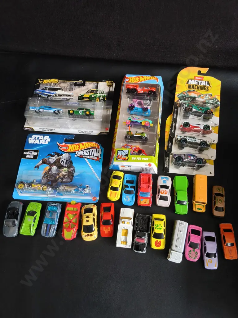 MIX OF TOY CARS, INCLUDING 7 BRAND NEW PACKS Image 1++