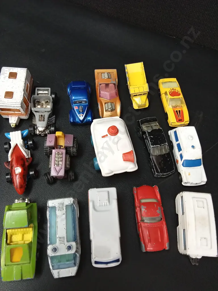 COLLECTION OF VINTAGE TOY CARS, HOT WHEELS, MATCHBOX AND OTHER Image 1++