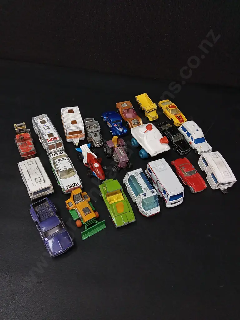 COLLECTION OF VINTAGE TOY CARS, HOT WHEELS, MATCHBOX AND OTHER Image 1++