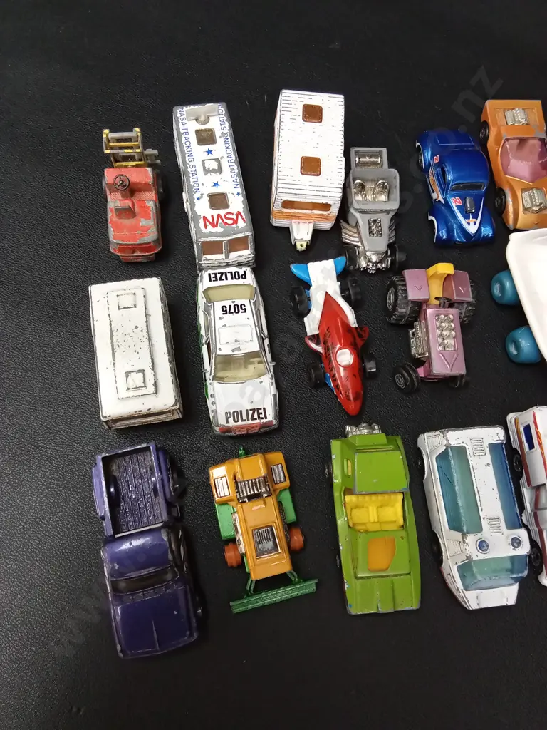 COLLECTION OF VINTAGE TOY CARS, HOT WHEELS, MATCHBOX AND OTHER Image 1++