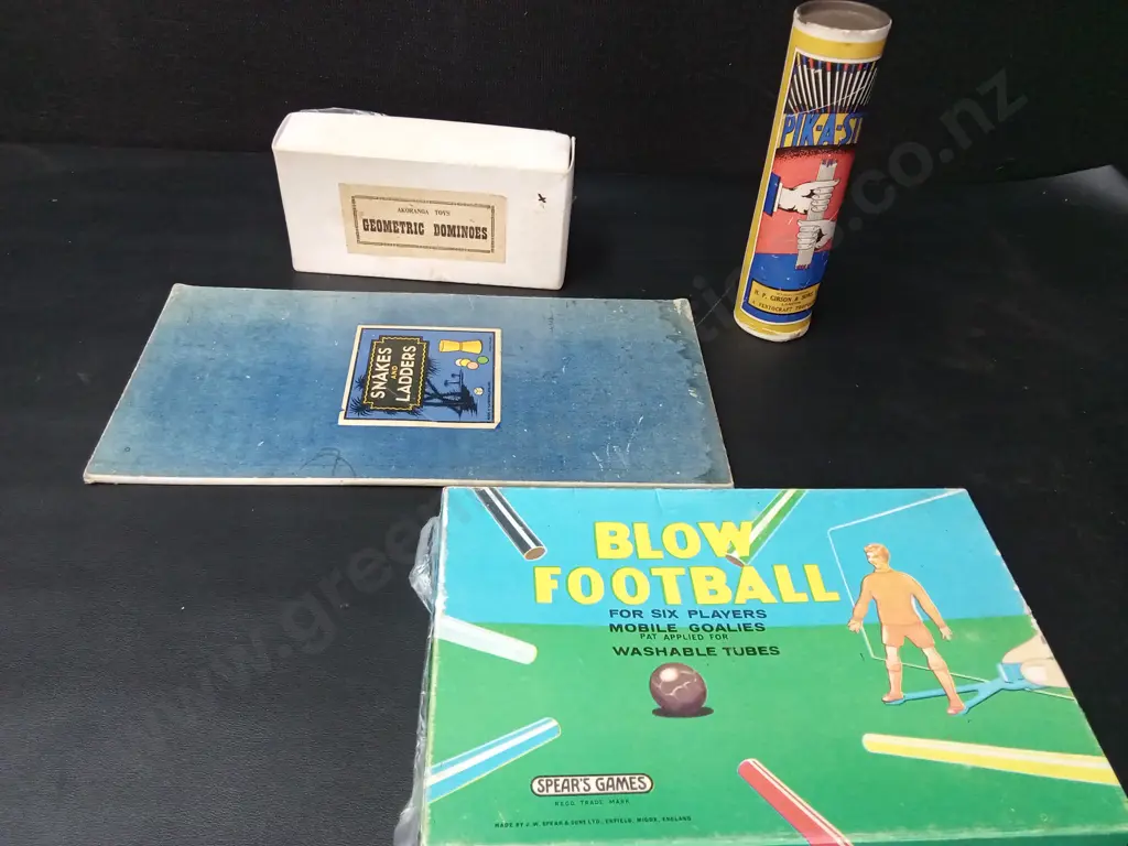 4 VINTAGE BOARD GAMES Image 1++