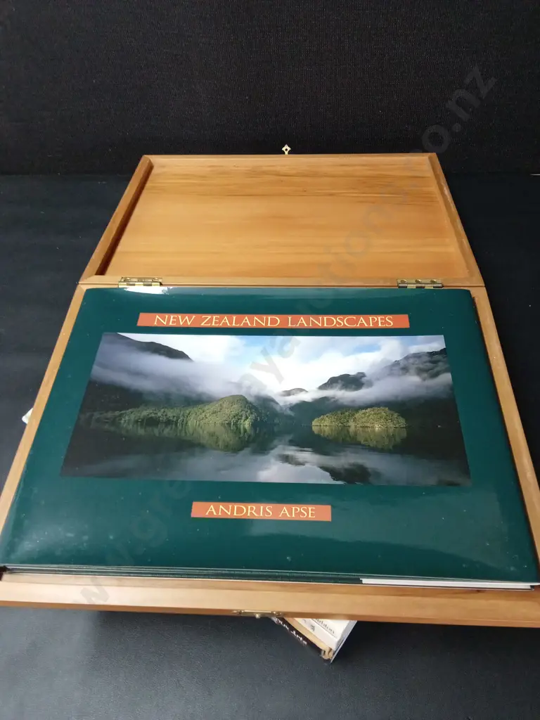6 NEW ZEALAND BOOKS Image 1++