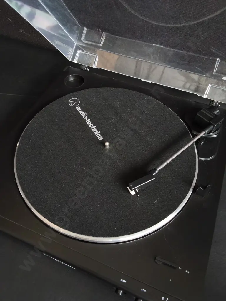 AUDIO TECHNICA AT-LP60XBT TURNTABLE - TESTED WORKING Image 1++