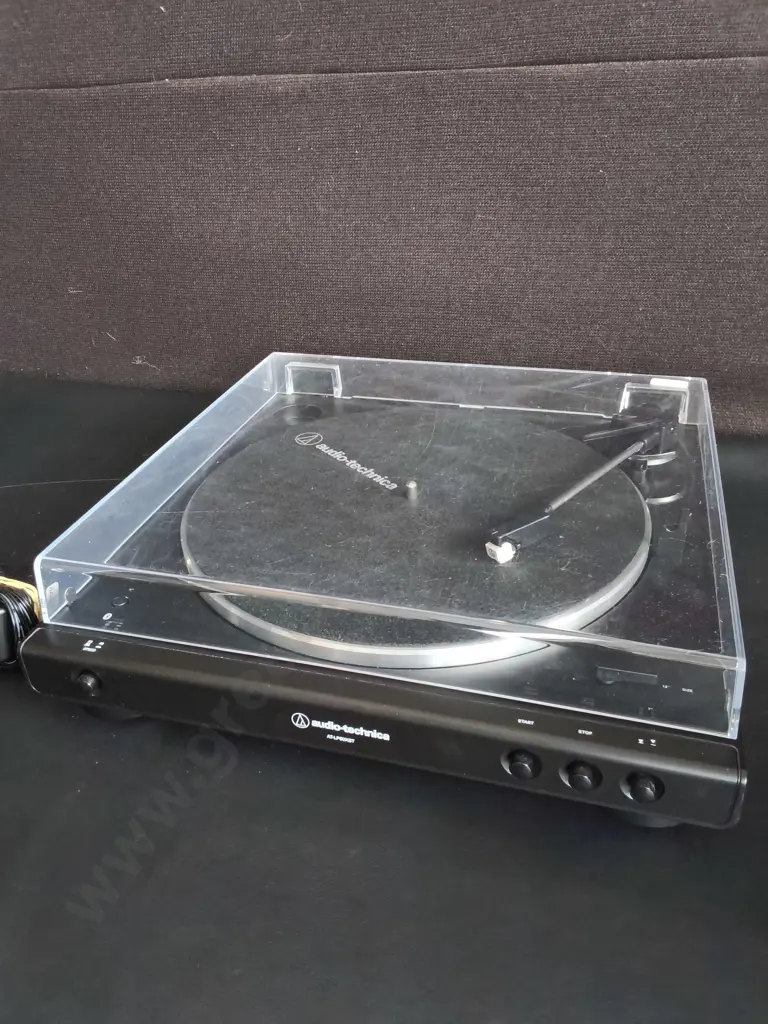 AUDIO TECHNICA AT-LP60XBT TURNTABLE - TESTED WORKING Image 1++