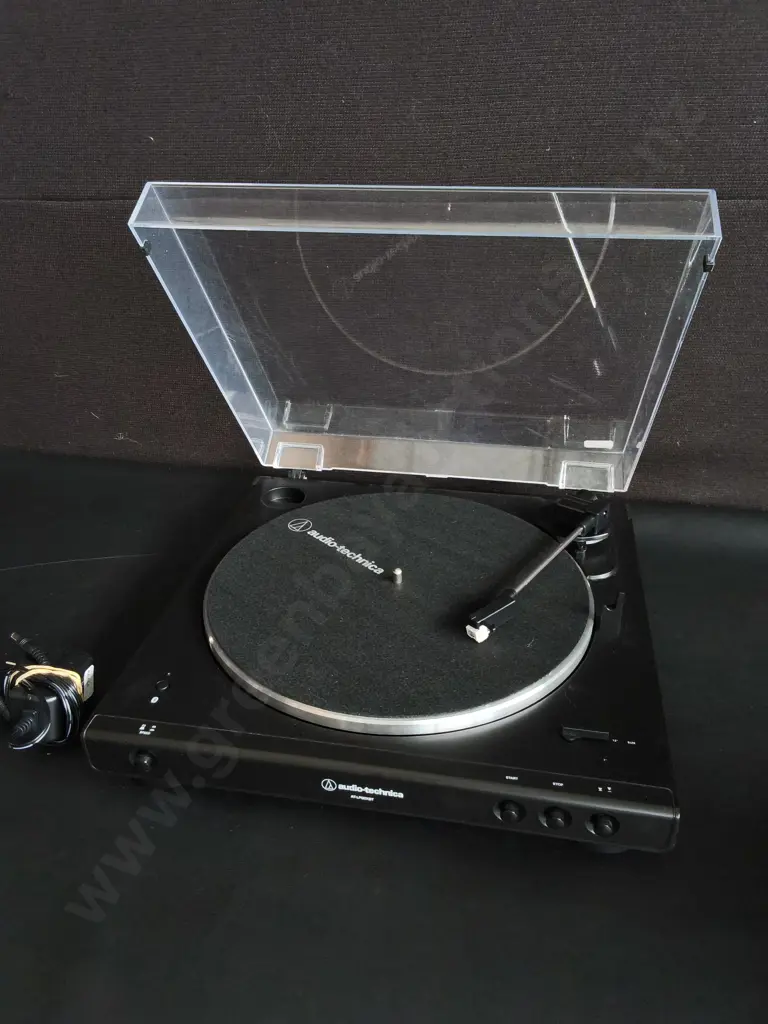 AUDIO TECHNICA AT-LP60XBT TURNTABLE - TESTED WORKING Image 1++