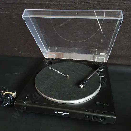 AUDIO TECHNICA AT-LP60XBT TURNTABLE - TESTED WORKING