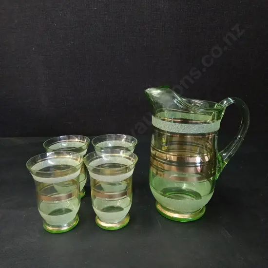 VINTAGE GOLD AND GREEN COLOURED PITCHER AND 4 GLASSES H8CM