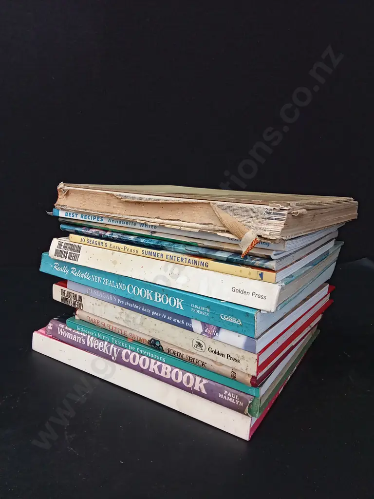 BOX OF COOKBOOKS Image 1++