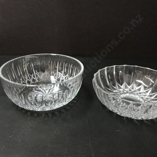 2 GLASS BOWLS LARGEST D20CM