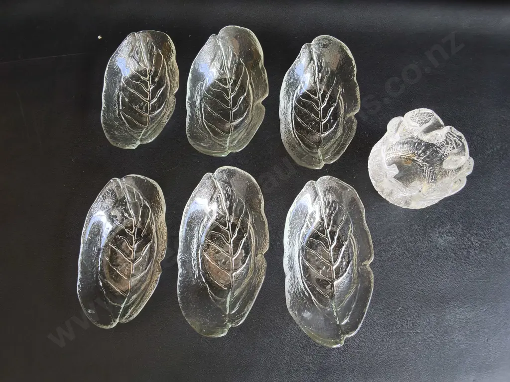 VINTAGE SET OF 6 LEAF GLASS BOWLS AND GLASS CANDLE HOLDER, WIDEST W 16 CM Image 1++