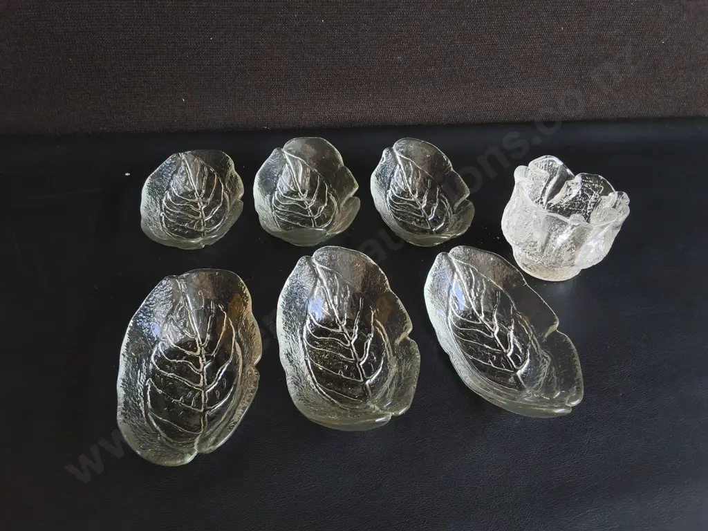 VINTAGE SET OF 6 LEAF GLASS BOWLS AND GLASS CANDLE HOLDER, WIDEST W 16 CM Image 1++