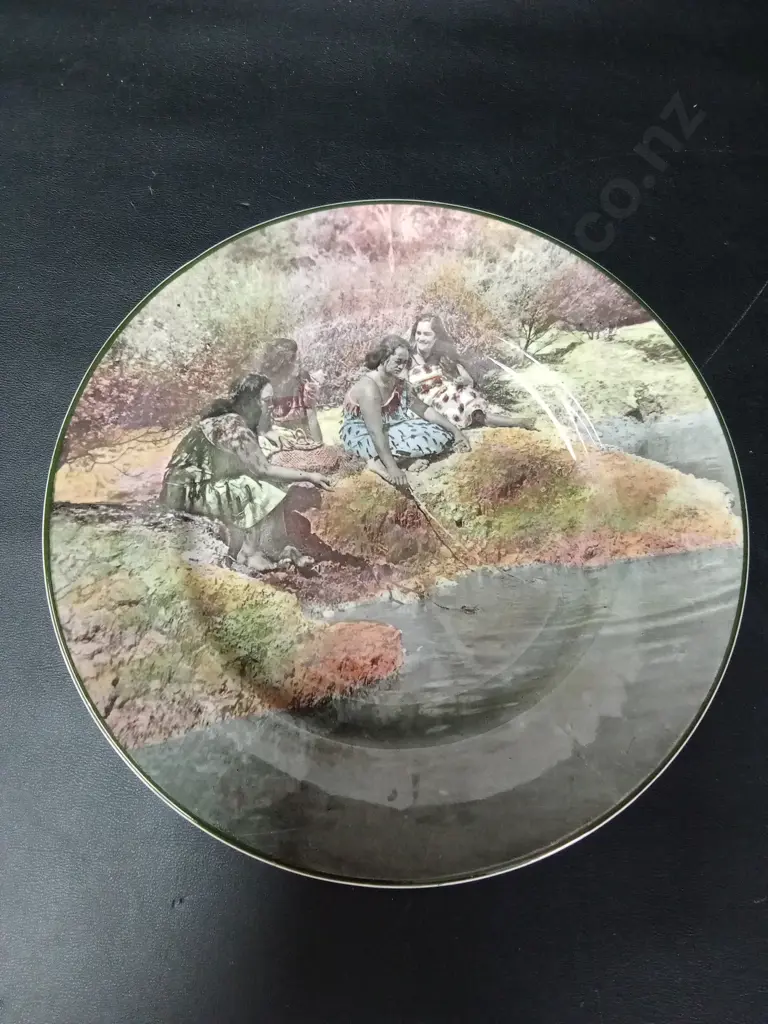 VINTAGE ROYAL DOULTON SERIES WARE CABINET PLATE FEATURING THE "MĀORI WOMEN B"' DESIGN D26CM Image 1++