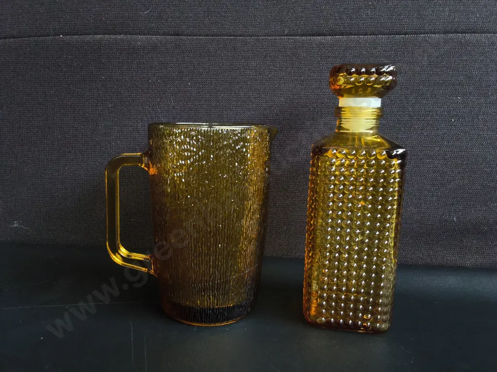 VINTAGE AMBER GLASS PITCHER, AND AMBER GLASS DECANTER, TALLEST H 25 CM Image 1++