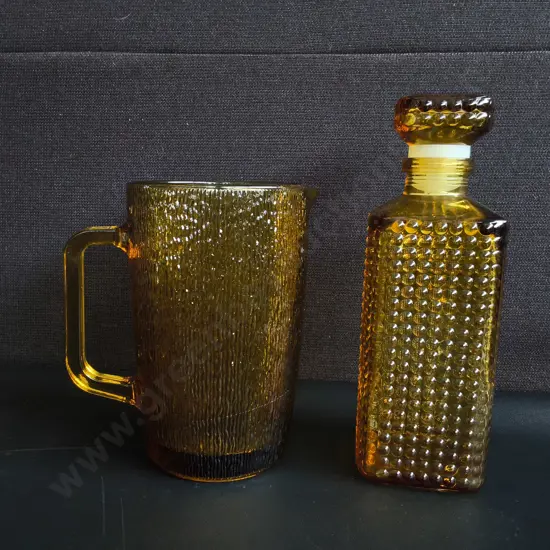 VINTAGE AMBER GLASS PITCHER, AND AMBER GLASS DECANTER, TALLEST H 25 CM