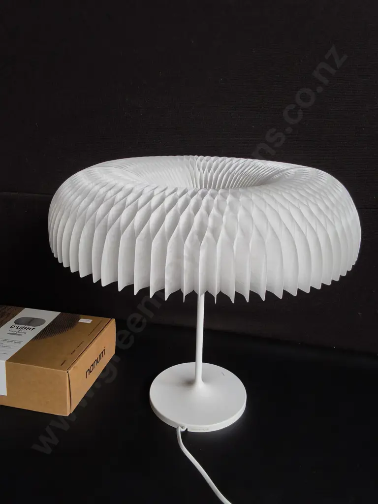 BRAND NEW D'LIGHT TRANSFORMING LED LAMP, 35 CM X 35 CM X 32.5 CM Image 1++
